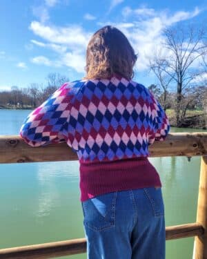 Pull sablier en laine motif Opal – vue dos – Flök Atelier